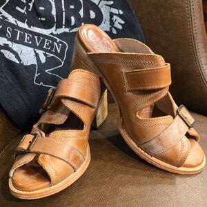 Free Bird Women's Tan Leather Heels